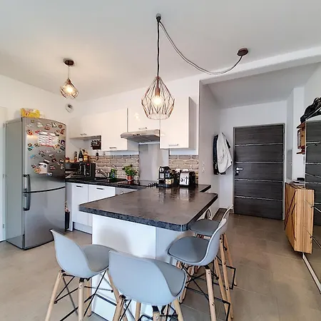 Beau T2 Grande Terrasse, Proche Apartment